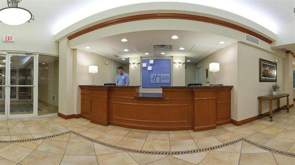 Holiday Inn Express & Suites Vermillion, An Ihg Hotel Exterior foto