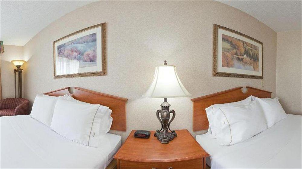 Holiday Inn Express & Suites Vermillion, An Ihg Hotel Exterior foto