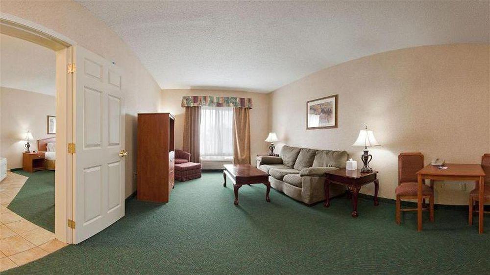 Holiday Inn Express & Suites Vermillion, An Ihg Hotel Exterior foto