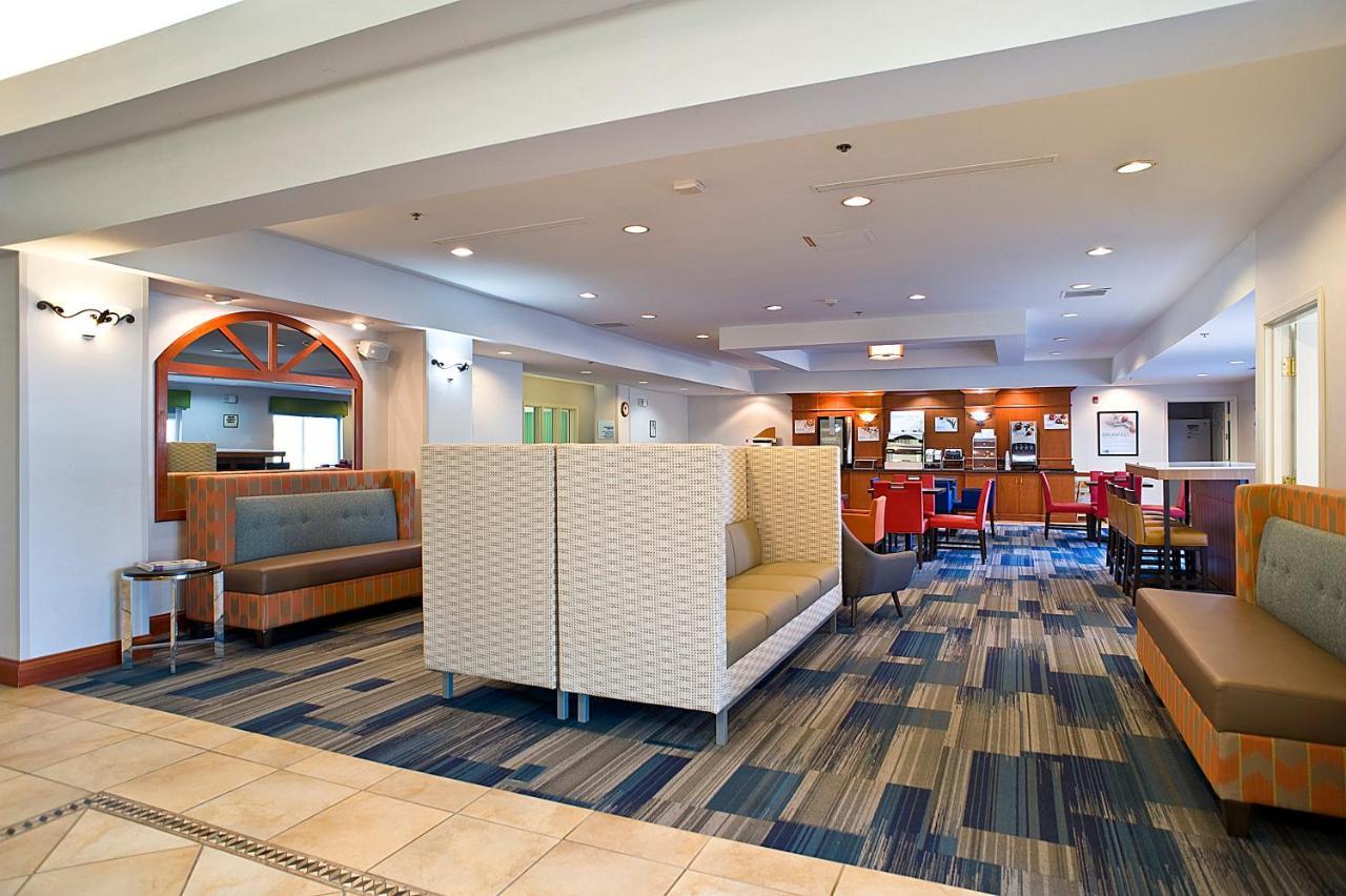 Holiday Inn Express & Suites Vermillion, An Ihg Hotel Exterior foto