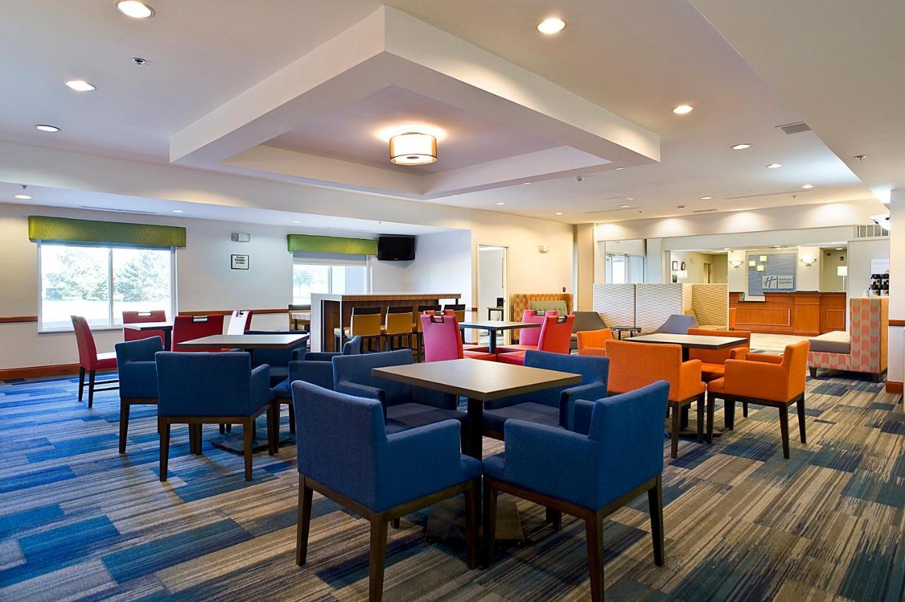 Holiday Inn Express & Suites Vermillion, An Ihg Hotel Exterior foto
