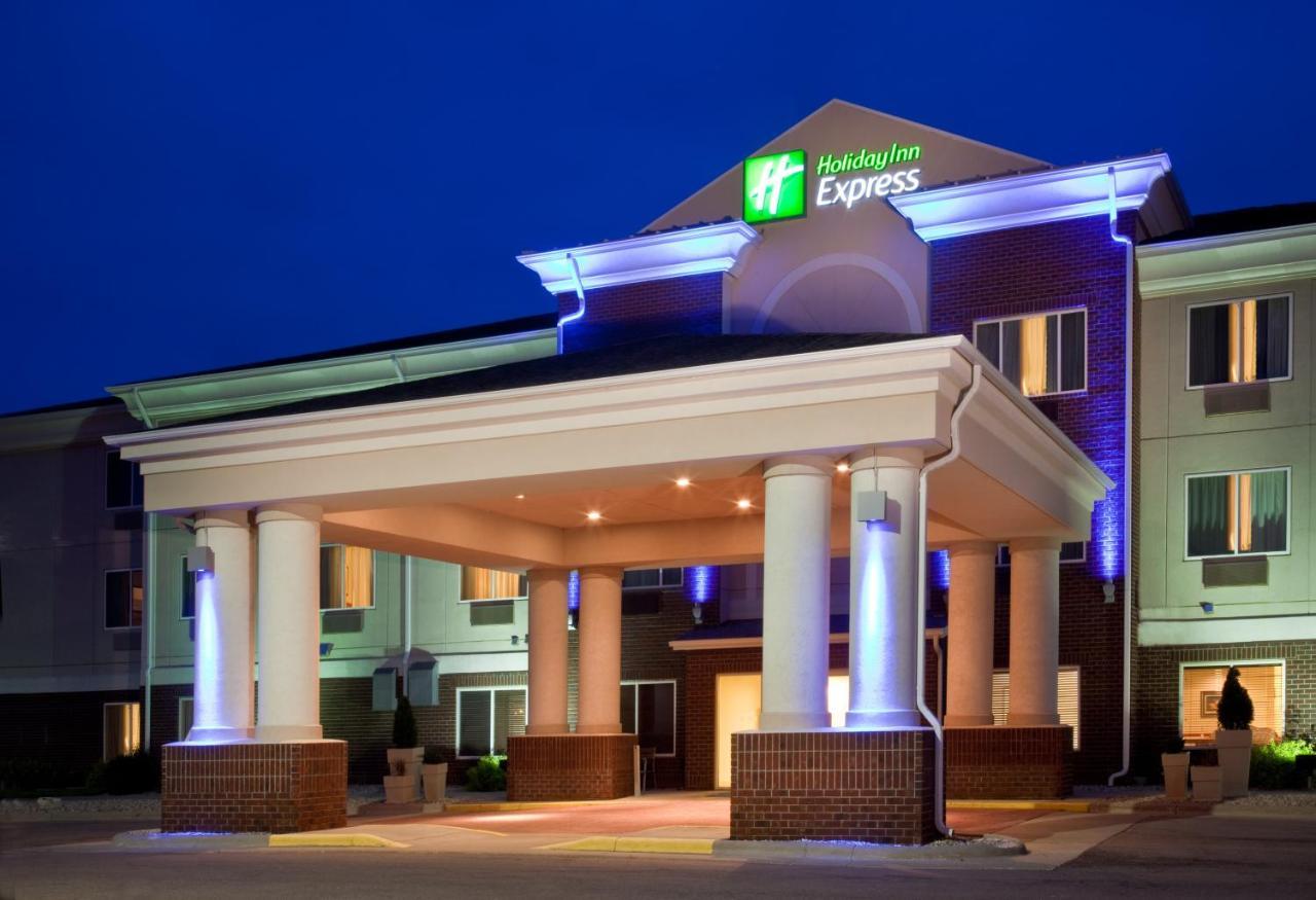 Holiday Inn Express & Suites Vermillion, An Ihg Hotel Exterior foto