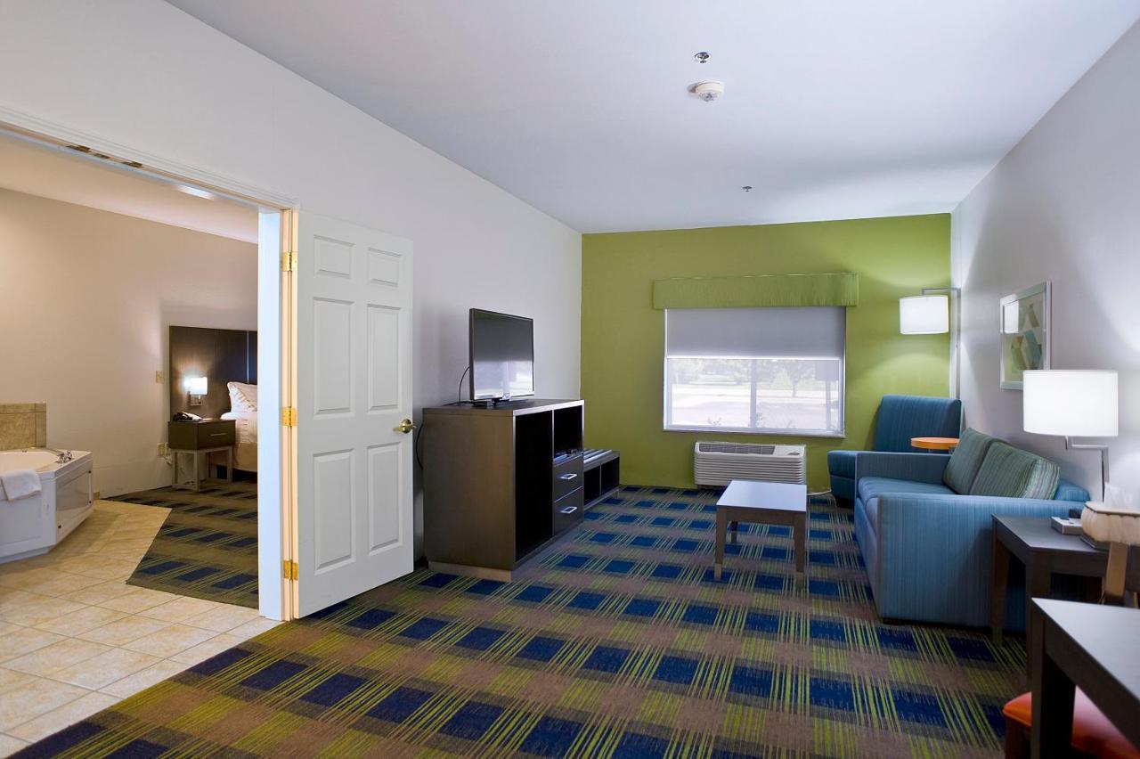 Holiday Inn Express & Suites Vermillion, An Ihg Hotel Exterior foto