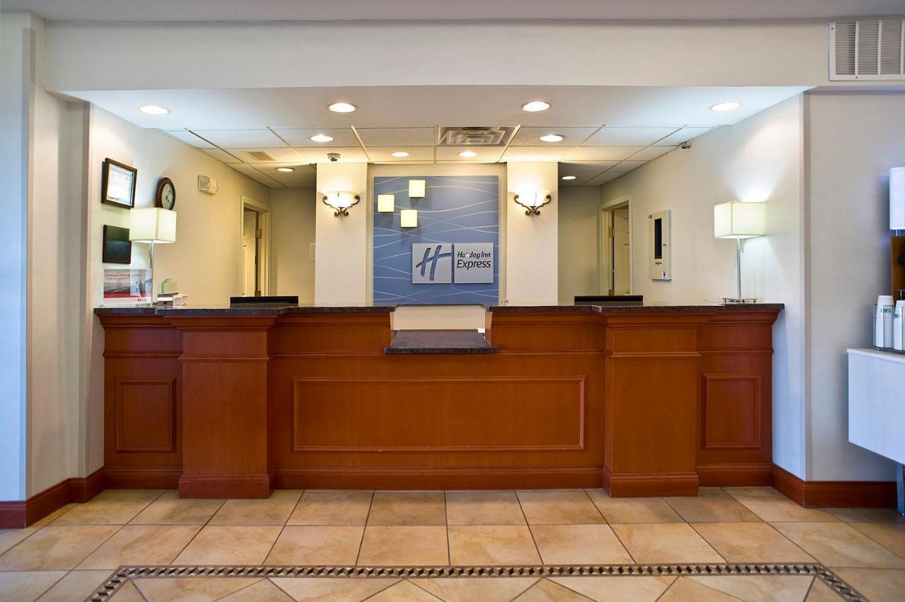 Holiday Inn Express & Suites Vermillion, An Ihg Hotel Exterior foto