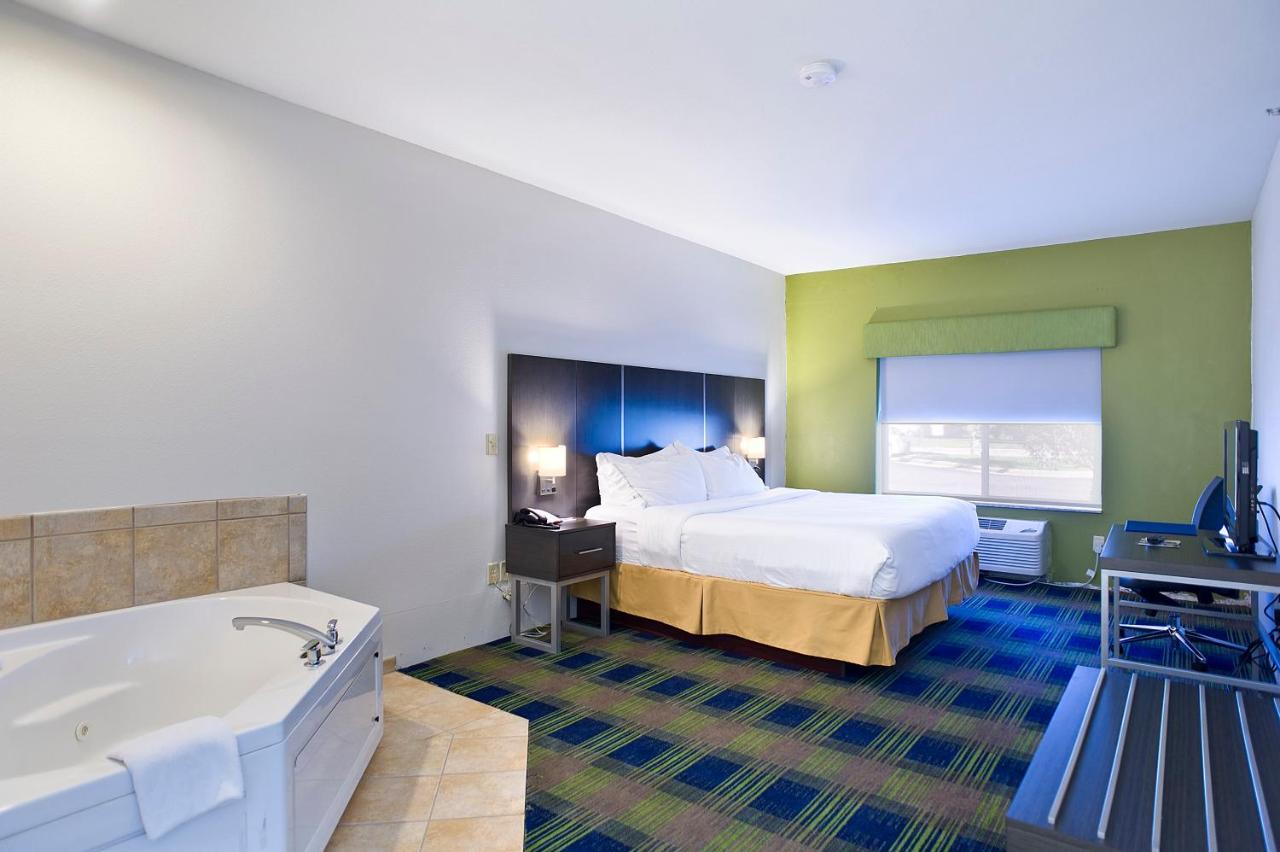 Holiday Inn Express & Suites Vermillion, An Ihg Hotel Exterior foto